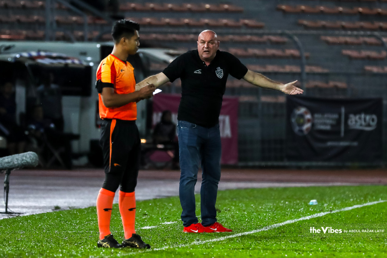 Bojan Hodak (right) says B. Sathianathan had earned the respect of his peers, football officials and also players over the years due to his bold and vocal views about Malaysian football. – ABDUL RAZAK LATIF/The Vibes file pic, July 18, 2023