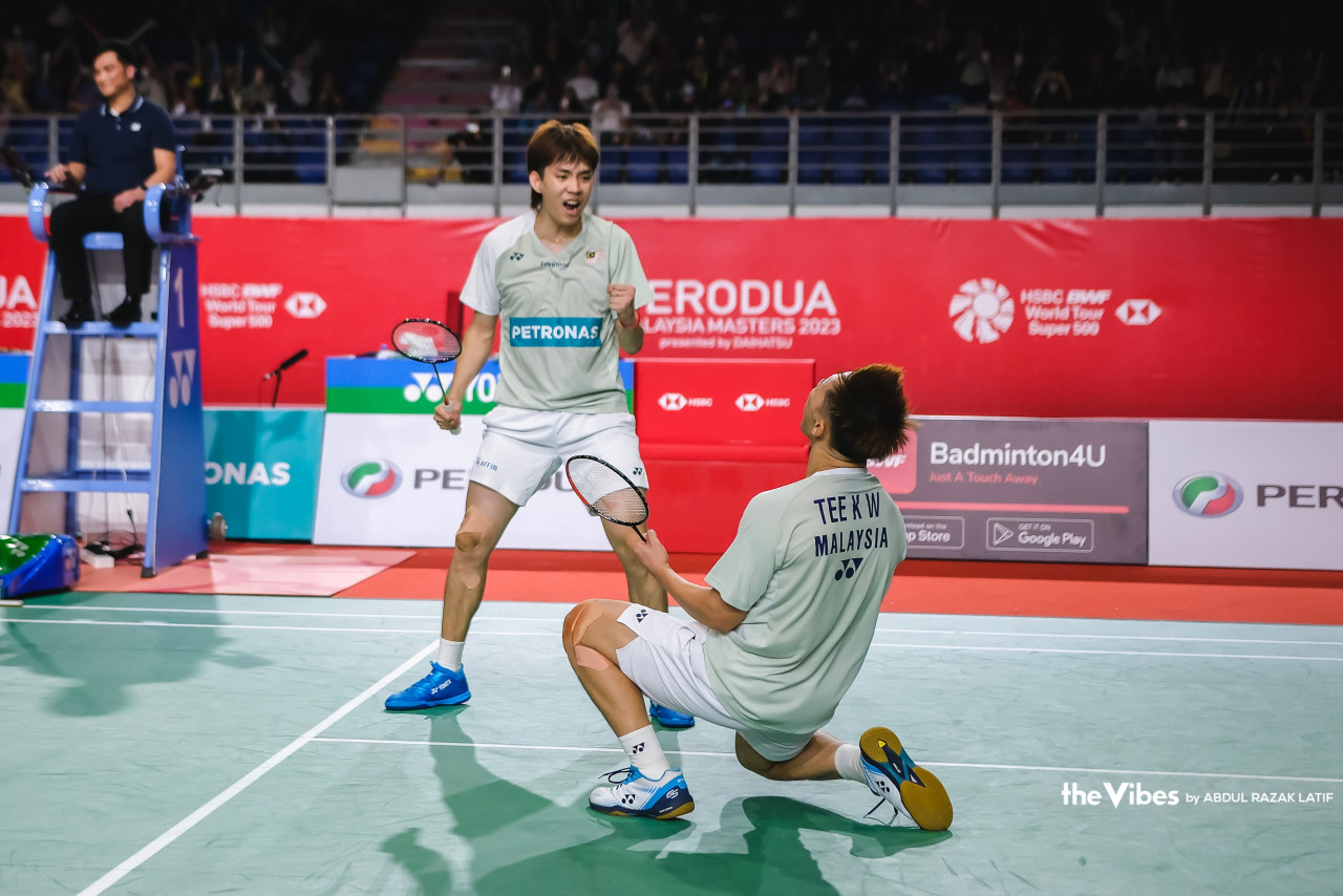 Man Wei Chong-Tee Kai Wun prevailed to close out the game in 45 minutes and book their spot in the finals tomorrow. – ABDUL RAZAK LATIF/The Vibes pic, May 27, 2023