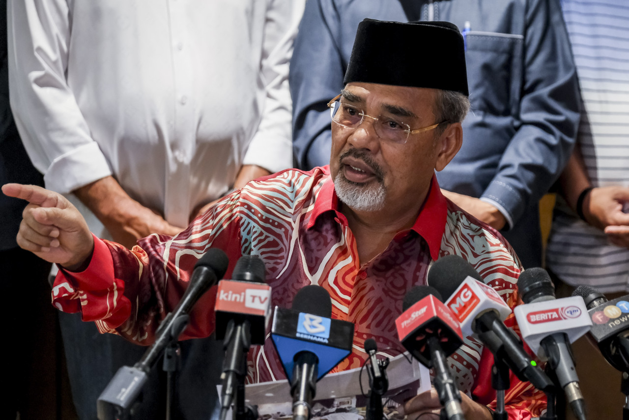 Datuk Seri Tajuddin Abdul Rahman says the meeting was held in May 2020 at his house, attended by Datuk Seri Mohamad Hasan, Datuk Seri Najib Razak, as well as Datuk Seri Mohamed Khaled Nordin, among others. – ABDUL RAZAK LATIF/The Vibes pic, June 27, 2022