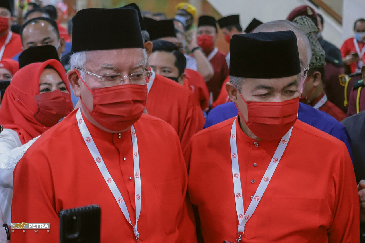 Umno president Datuk Seri Ahmad Zahid Hamidi (right) will be in Germany receiving medical treatment during campaigning for the Melaka polls, and appears to have given Datuk Seri Najib Razak the go-ahead to lead the party into the election. – PETRA News file pic, October 23, 2021