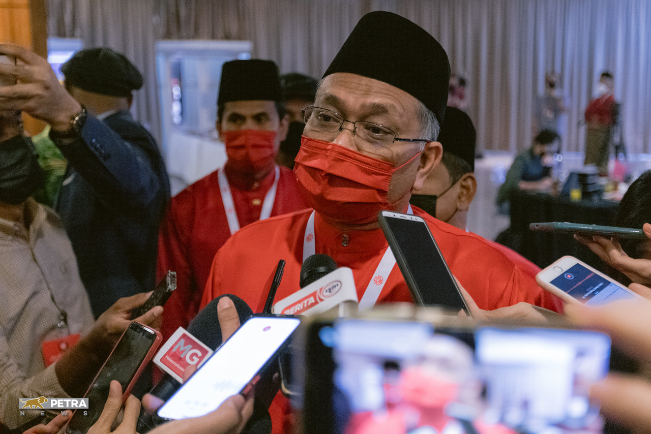 Datuk Seri Shamsul Anuar Nasarah initiated the string of resignations of Umno members by quitting as energy and natural resources minister last Tuesday. – The Vibes file pic, August 9, 2021