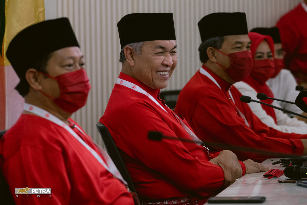Umno chief Datuk Seri Ahmad Zahid Hamidi (second from left) says the Perikatan Nasional government’s handling of the revocation of emergency ordinances has been disappointing. – The Vibes file pic, July 29, 2021
