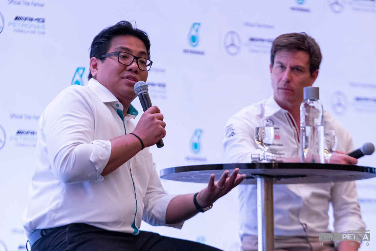 Petronas president and group chief executive officer Datuk Tengku Muhammad Taufik Tengku Aziz says the company looks forward to charting the next chapter with a focus on advanced sustainable fuel for Mercedes and its customer teams. – AZIM RAHMAN/The Vibes pic, September 28, 2022