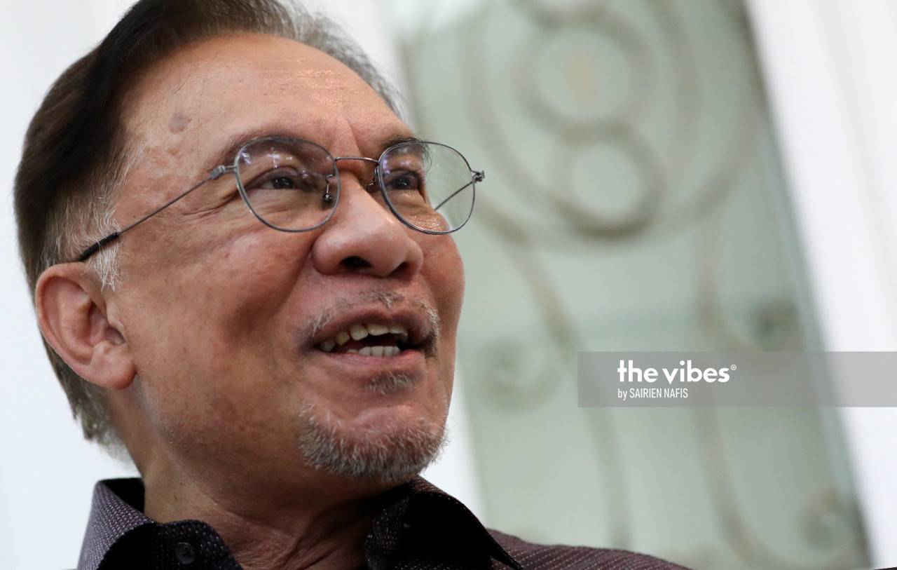 Datuk Seri Anwar Ibrahim, the current opposition leader, was in 1993 aligned with Datuk Seri Najib Razak in Umno’s Team Wawasan. – The Vibes file pic, May 16, 2021