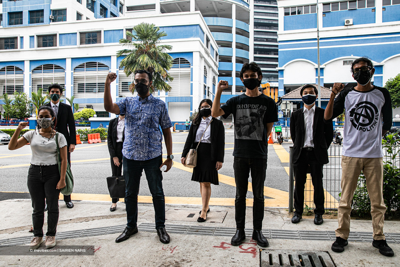 Organisers of the #Lawan protest today and their legal representatives outside Dang Wangi police headquarters on Thursday. – SAIRIEN NAFIS/The Vibes pic, July 31, 2021
