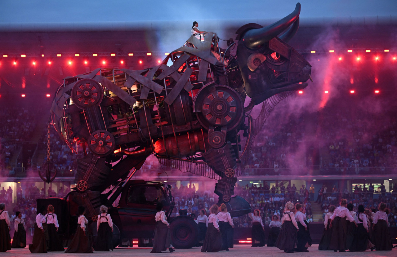 The show featured the emergence of giant puppets that represent famous literary figures, musicians, and scientists in history. – @birminghamcg22 Twitter pic, July 29, 2022