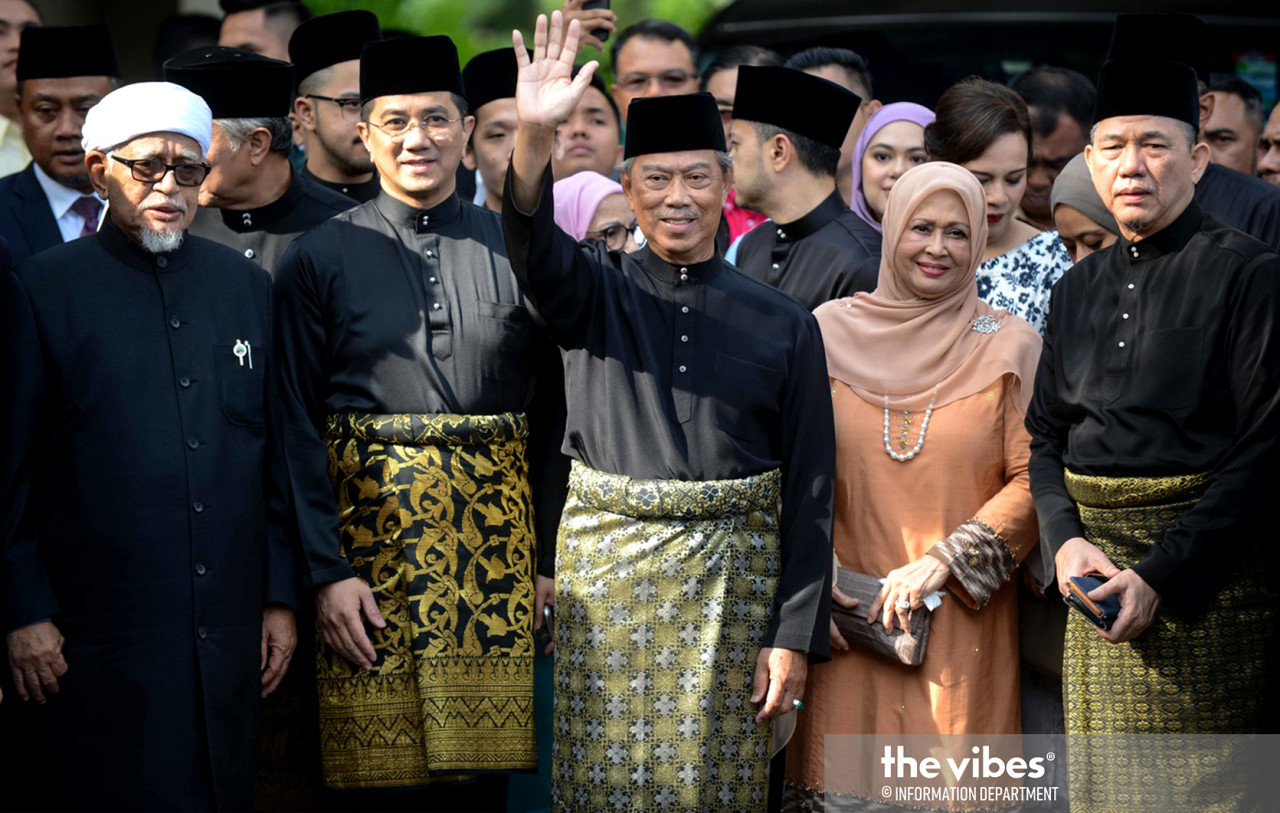 In February 2020, 10 PKR MPs led by Datuk Seri Mohamed Azmin Ali (second from left) to pledge support for the Tan Sri Muhyiddin Yassin (third from left) in the Sheraton Move – only for Tun Dr Mahathir Mohamad, who earlier showed support for the Bersatu president, to make a U-turn to return to PH’s fold. – Information Department pic, November 9, 2022