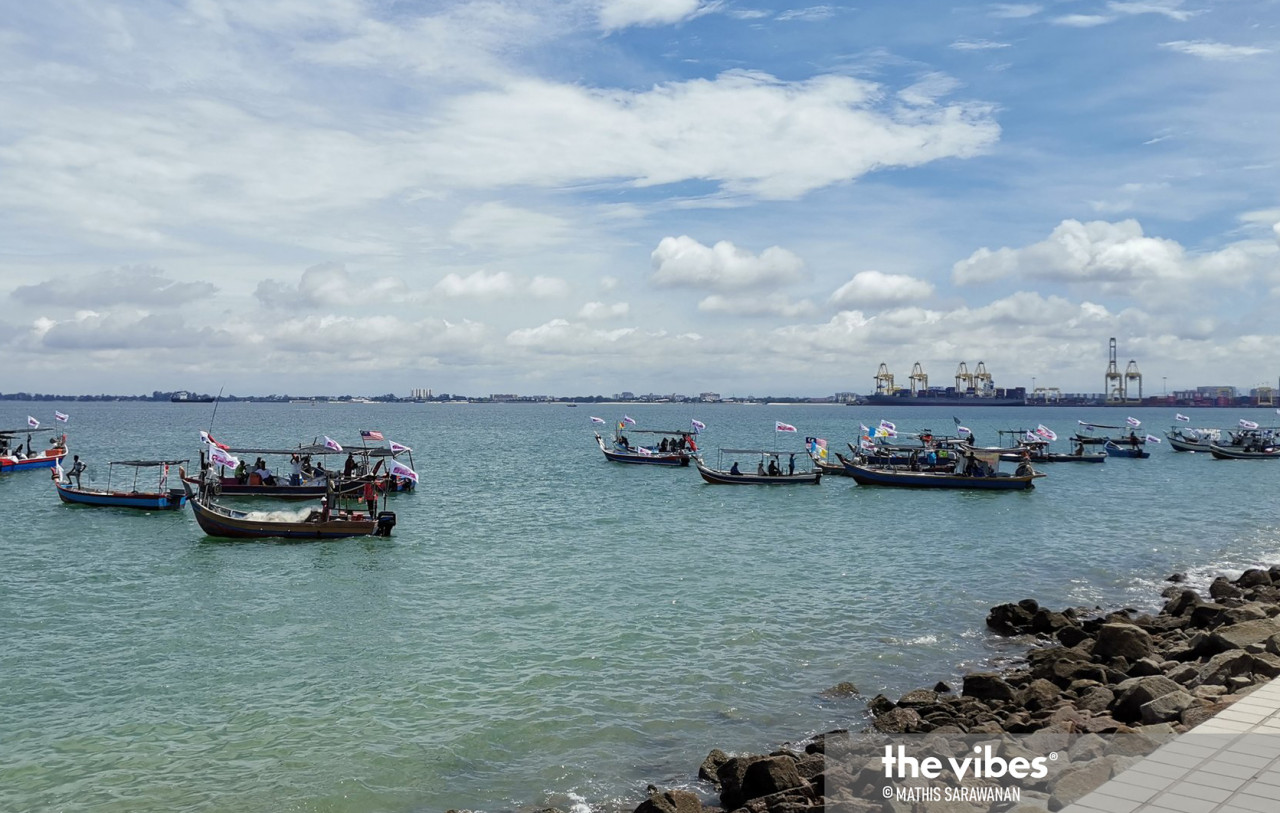 The Penang government has reached out to the 1,615 inshore fishermen in a bid to assuage opposition to the Penang South Reclamation project. – The Vibes file pic, February 5, 2021