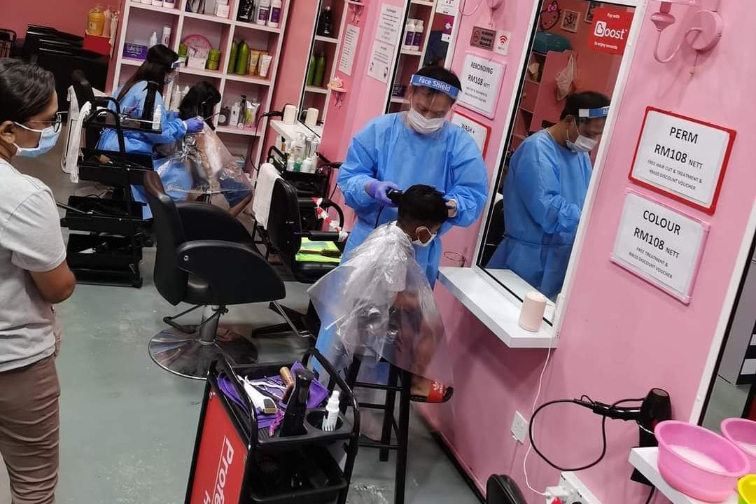 Salon owner Robert Wong hopes the government will provide financial assistance during this trying time. – REBECCA CHONG/The Vibes pic, May 30, 2021