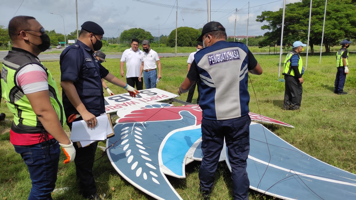 Warisan’s Elopura assemblyman Calvin Chong expresses disappointment that the Warisan logo structure placed next to the rocket structure was similarly removed by SMC. – Calvin Chong Facebook pic, July 30, 2022
