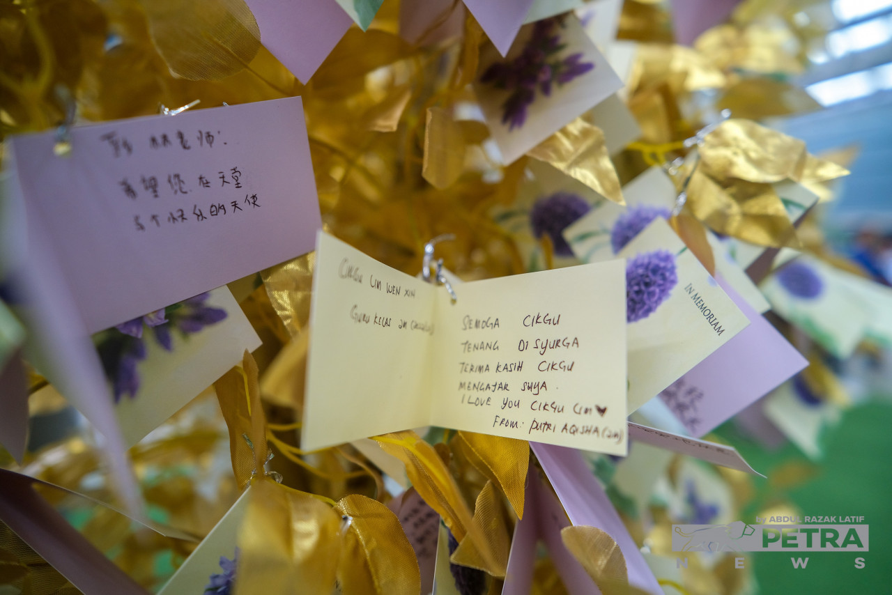 Expressing heartbreak and shock at the tragedy, colleagues, students and friends of those who perished wrote messages, which were pinned to a board. – ABDUL RAZAK LATIF/The Vibes pic, December 30, 2022