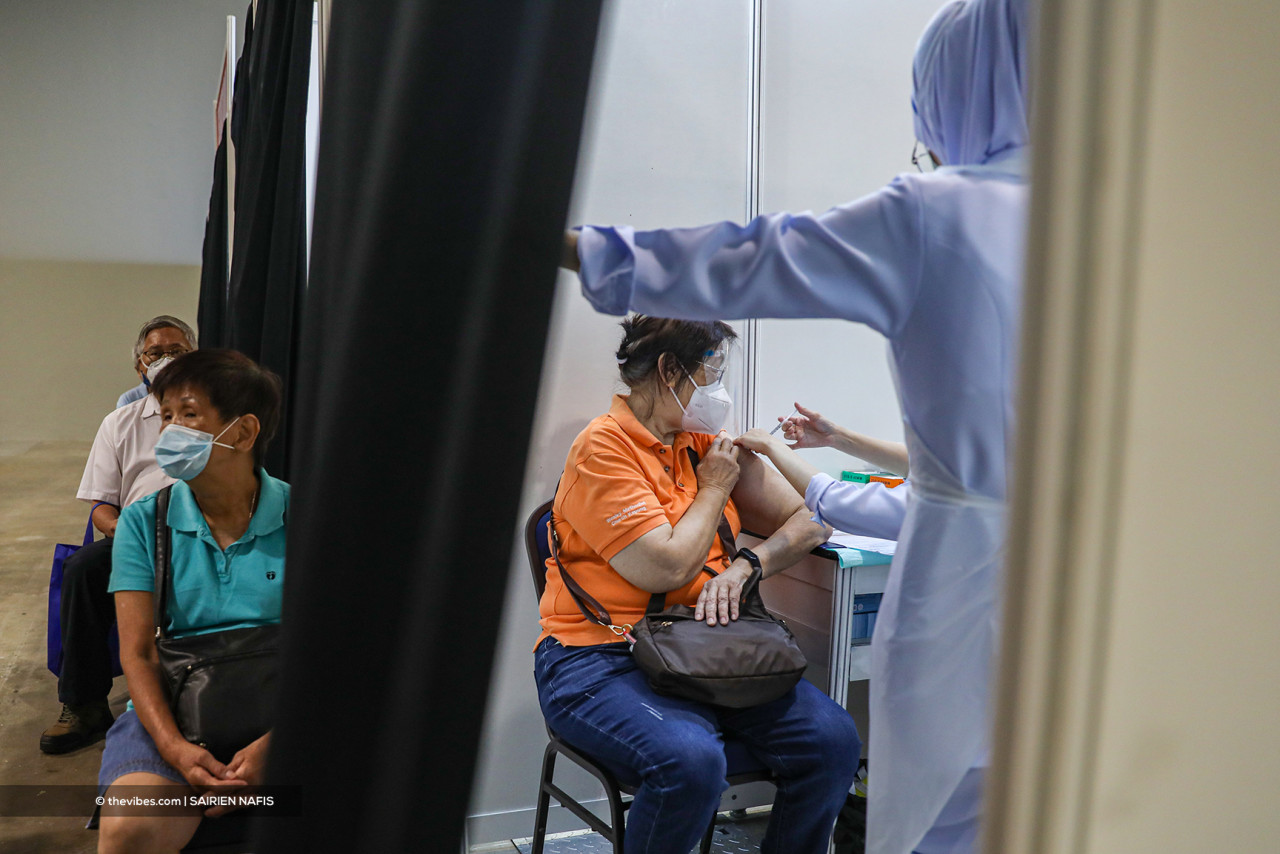 At present, the centre has 250 staff, 85 of whom are from the Health Ministry. – SAIRIEN NAFIS/The Vibes pic, May 31, 2021