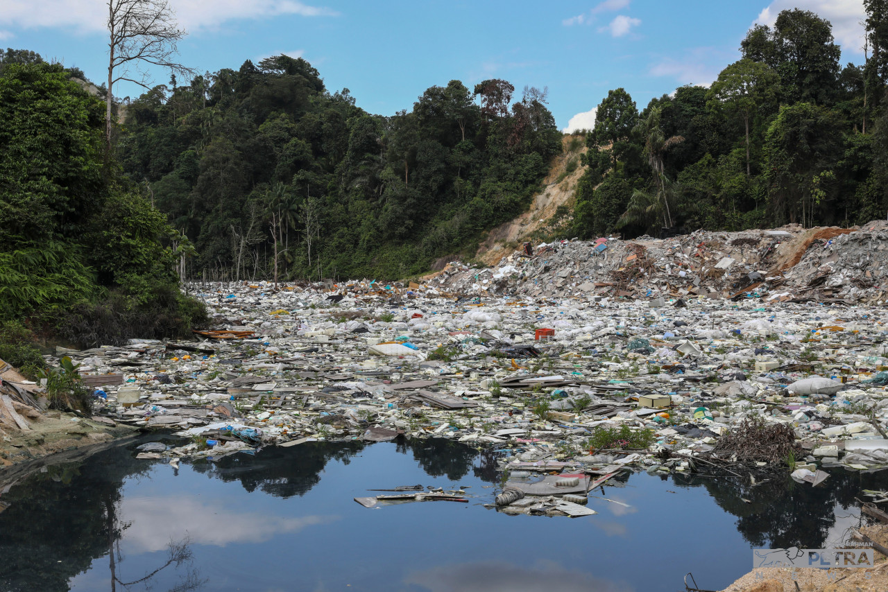 Nearby residents have been complaining about the stench, says the Kajang Municipal Council. – AZIM RAHMAN/The Vibes pic, June 1, 2022