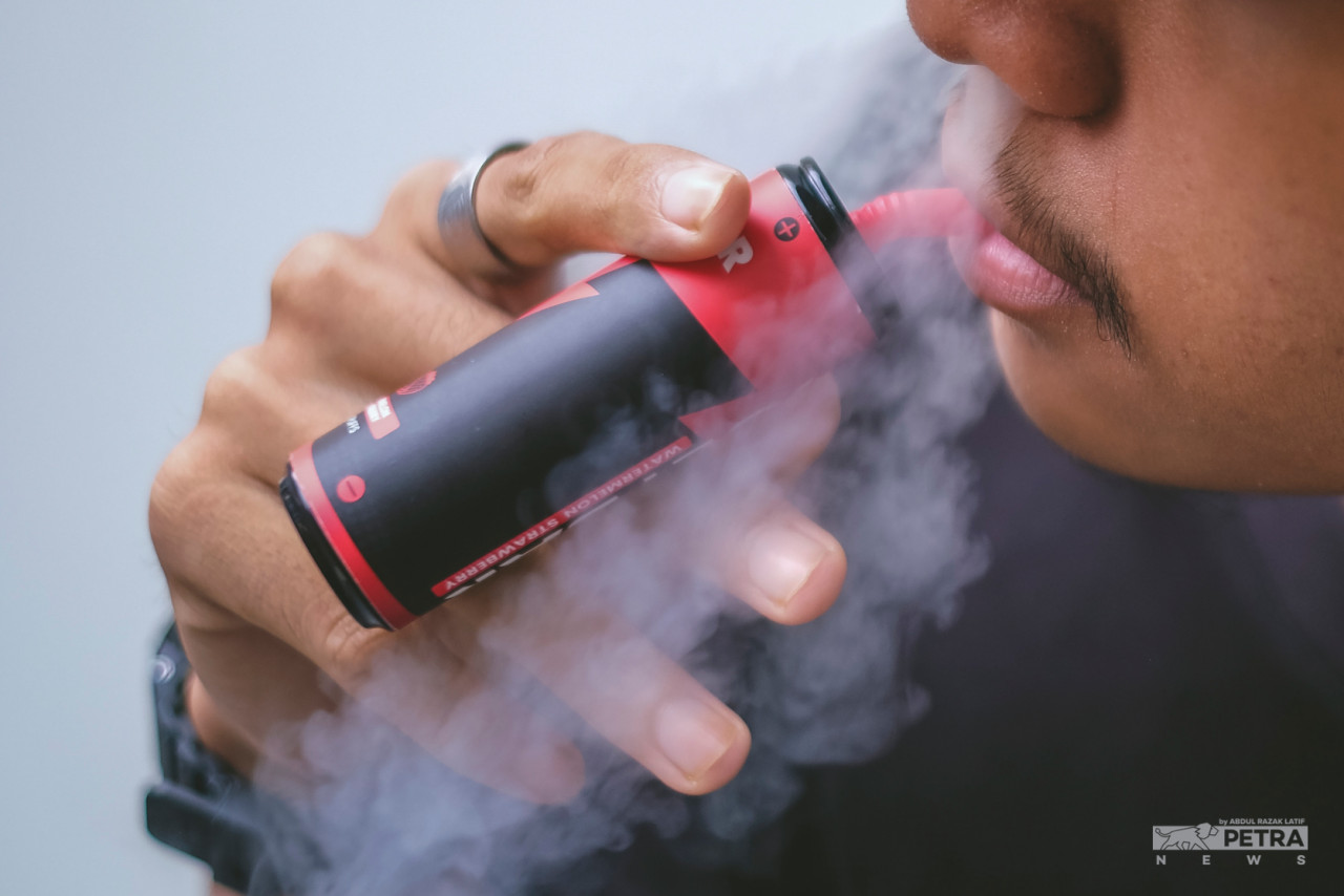 Vapers see a loss in the revamped Budget 2023 as the government is planning to impose excise duty on liquid or gel products containing nicotine that is used for electronic cigarettes. – ABDUL RAZAK LATIF/The Vibes pic, February 24, 2023