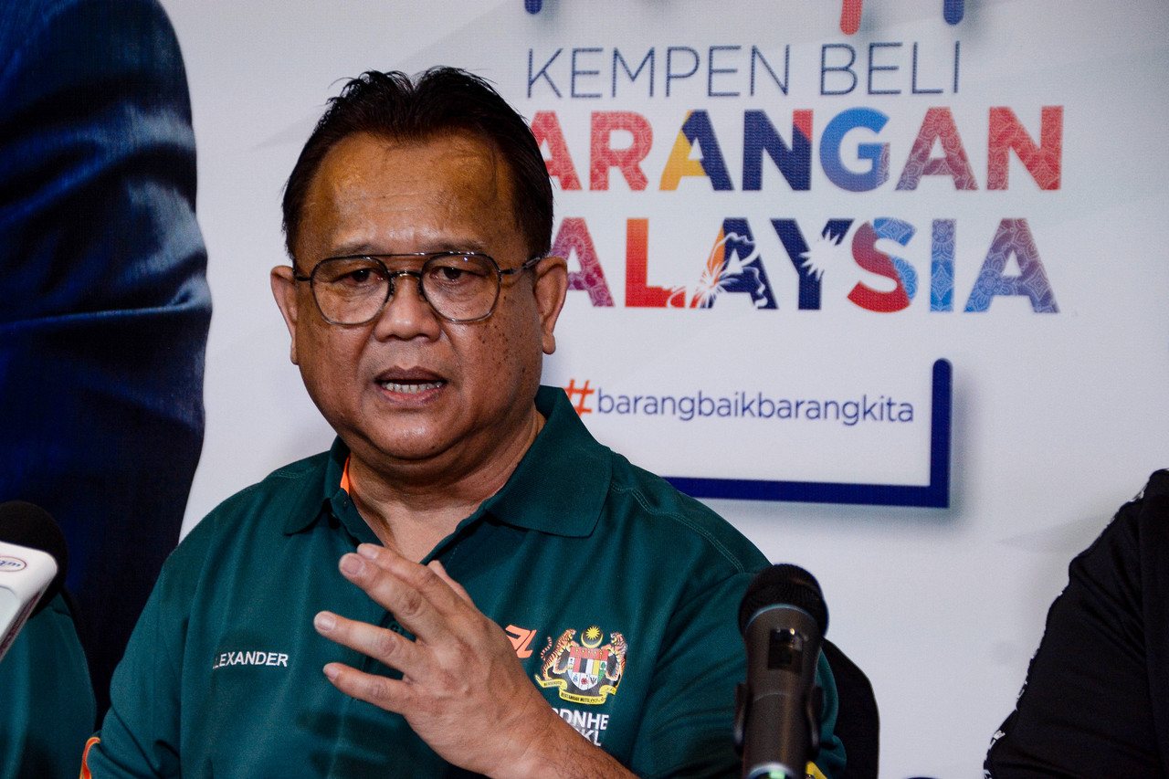 rade and Consumer Affairs Minister Datuk Seri Alexander Nanta Linggi says the high level of compliance with SOPs is also a key factor in the ministry allowing the distributive trade sector to continue operating during the MCO. – Bernama pic, May 7, 2021