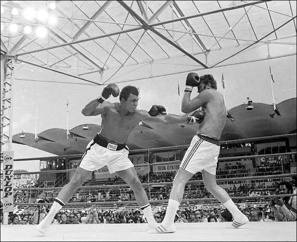 Muhammad Ali defends his title against Joe Bugner at Stadium Merdeka. – File pic, August 28, 2021