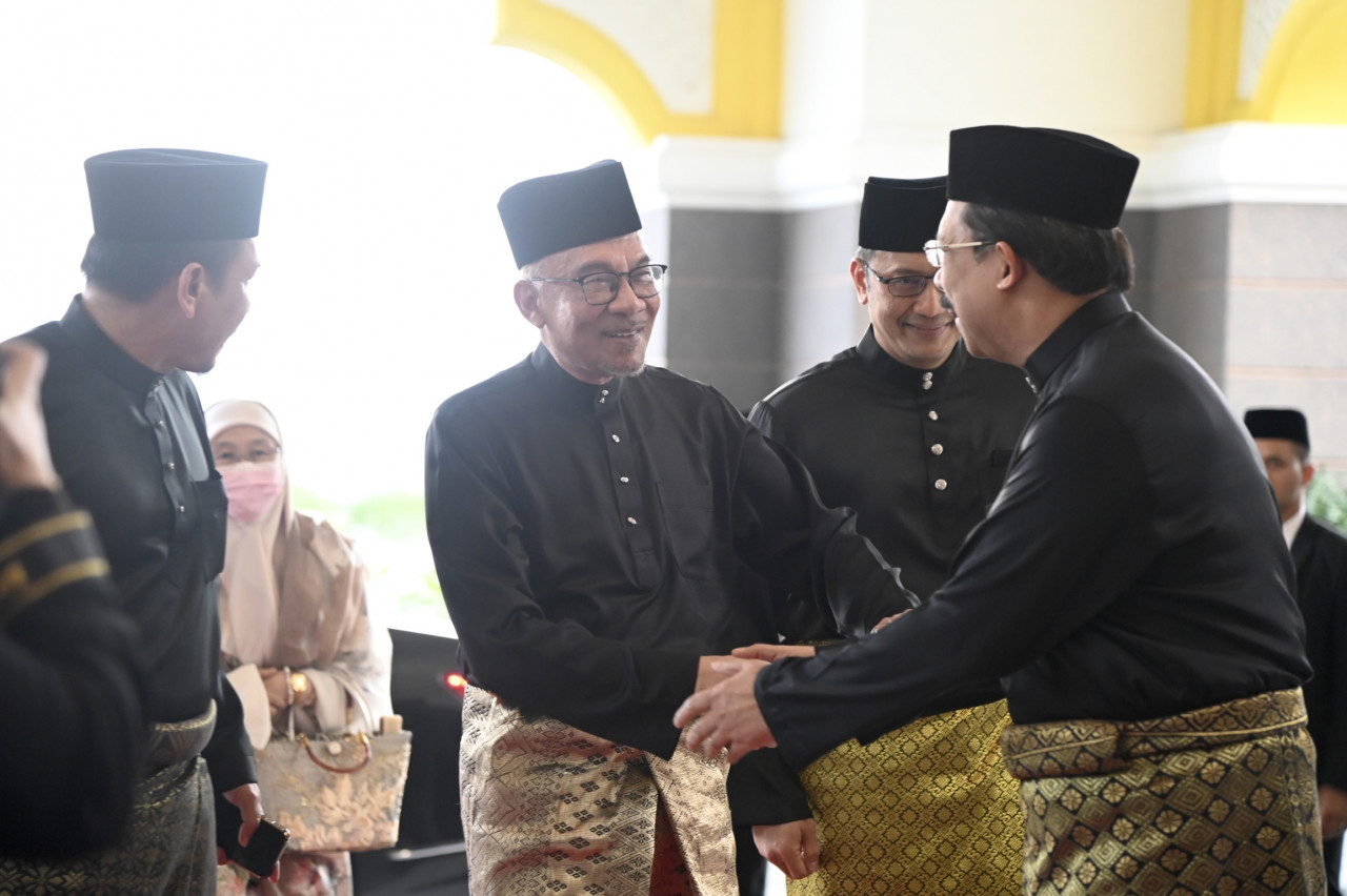 Pakatan Harapan chairman Datuk Seri Anwar Ibrahim at Istana Negara today to be sworn in as Malaysia’s 10th prime minister. – Information Department pic, November 24, 2022
