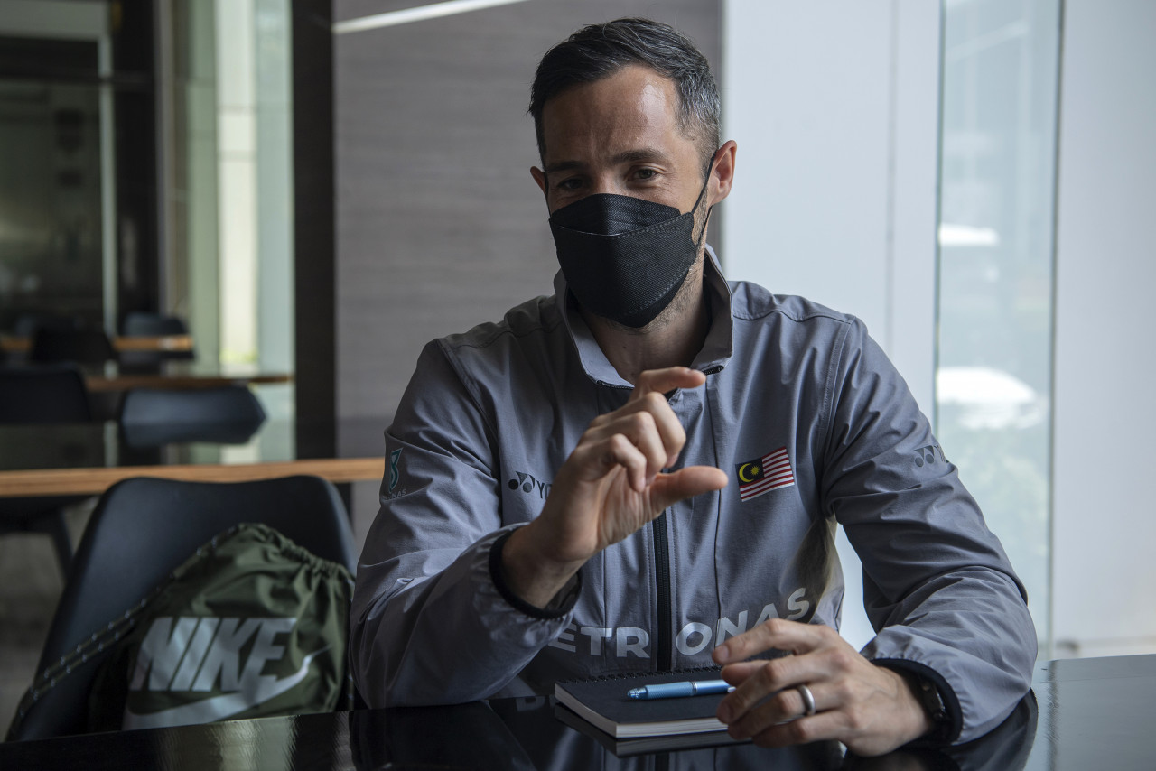 High-performance director Tim Jones (pic) has confirmed that Justin Hoh will be undergoing a surgery for an Achilles tendon rupture on his left leg here in Malaysia. – Bernama pic, April 12, 2023