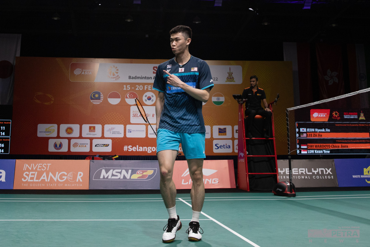 National top shuttler Lee Zii Jia has earlier won against South Korea's Jeon Hyeok Jin with a score of 21-13, 13-21, 15-21 to secure the country's first point. - SYEDA IMRAN/The Vibes Pic, February 19, 2022