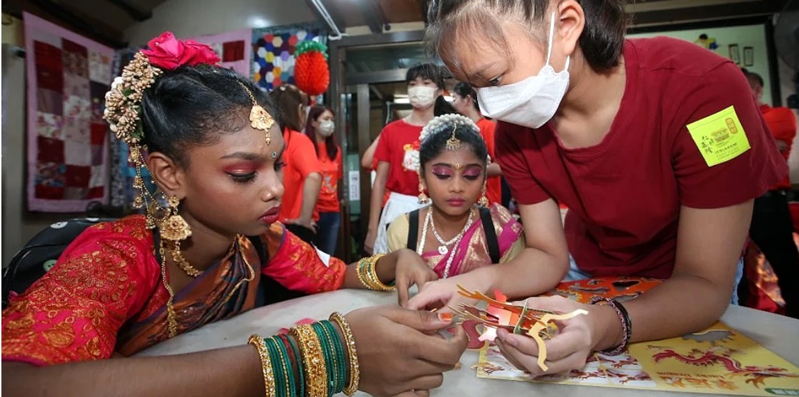 An Indian girl in traditional attire tries her hand at making a paper dragon during the celebrations. – Sin Chew Daily, February 22, 2024. 