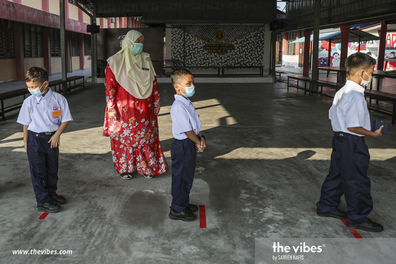 Secondary school students, meanwhile, will commence their sessions on April 4 in Johor, Kedah, Kelantan and Terengganu and on April  5 for other states. – SAIRIEN NAFIS/The Vibes pic, March 1, 2021