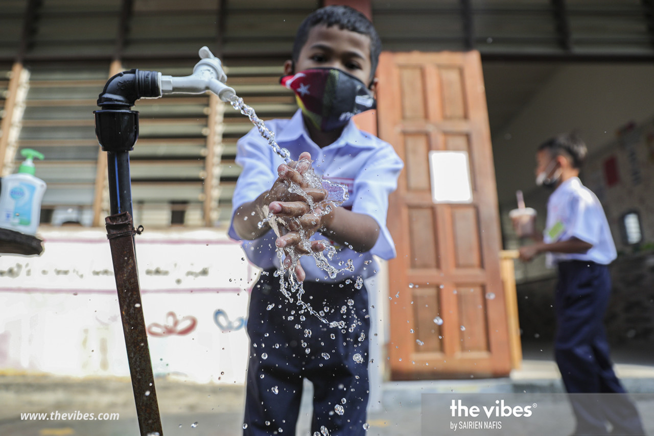A pupil washing his hands at a school that today opened for face-to-face lessons. – SAIRIEN NAFIS/The Vibes pic, March 1, 2021