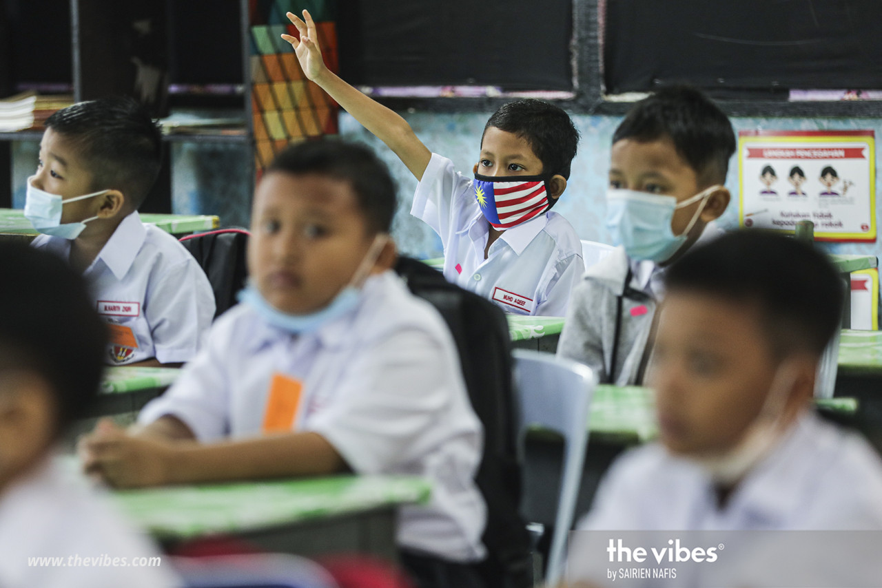 The failings of the national school system is the reason why many parents opt to enrol their children in vernacular or private schools instead, says the former youth and sports minister. – The Vibes file pic, June 15, 2021