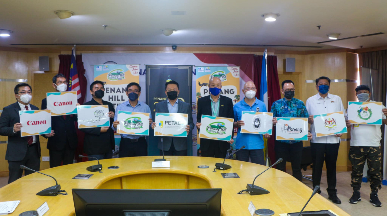 Penang Hill Corporation general manager Datuk Cheok Lay Leng (fifth from right) says they expect the Penang Hill Festival 2022 to be a lively affair. – Penang Hill Facebook pic, April 26, 2022
