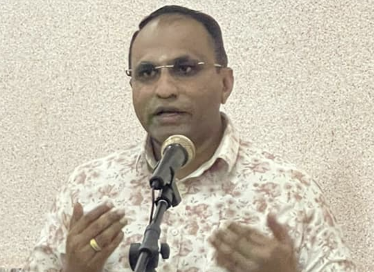 J. Dhinagaran (pic) has expressed his hope that Prime Minister Datuk Seri Anwar Ibrahim and Transport Minister Anthony Loke could find the necessary resources to bring back the ferries, as it can help provide some relief against the worsening traffic congestion here. – Dhinagaran Jayabalan Facebook pic, December 18, 2022