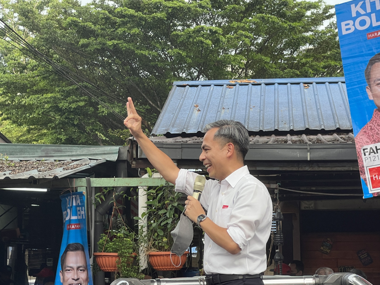 Lembah Pantai incumbent MP Fahmi Fadzil is described as having a grassroots presence, and seldom fails to lend a hand when a constituent needs assistance. – ADAM AYZZAT/The Vibes pic, November 17, 2022