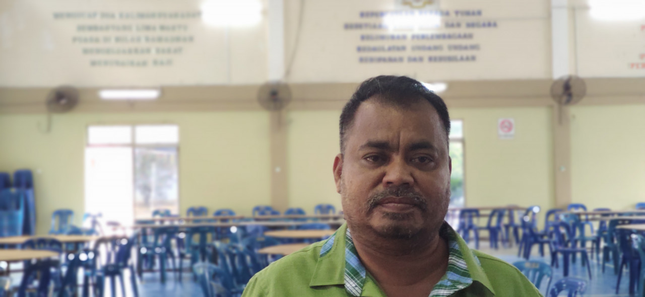 Felda Taib Andak village chief Tok Rozaihad says the villagers are more aware of certain political issues due to better access to social media, suggesting it may no longer be a stronghold for Barisan Nasional. – ARJUN MOHANAKRISHNAN/The Vibes pic, February 26, 2022