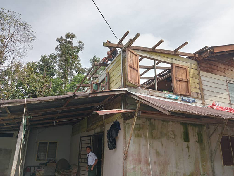 The damaged roof of 81 year-old grandmother Ranyo Renggong's house in Kampung Nyiru Gait in Puncak Borneo. – The Vibes pic, July 21, 2024.