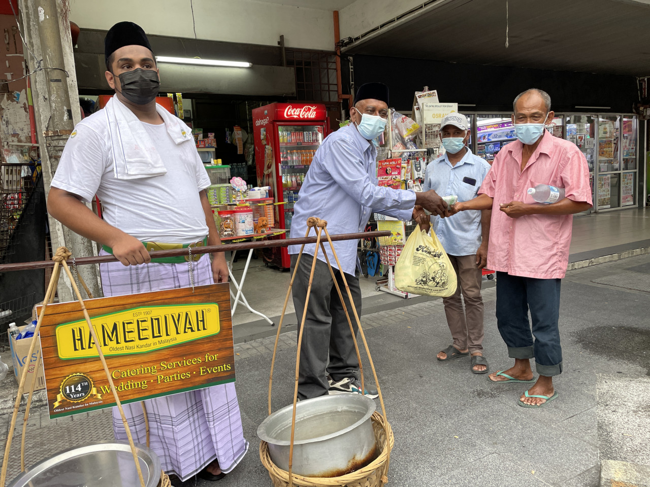 Nasi Kandar Hameediyah manager Ahamed Seeni Pakir Abdul Sukkor and his two workers distributing food to the poor around George Town. – SOFIA NASIR/The Vibes, August 15, 2021