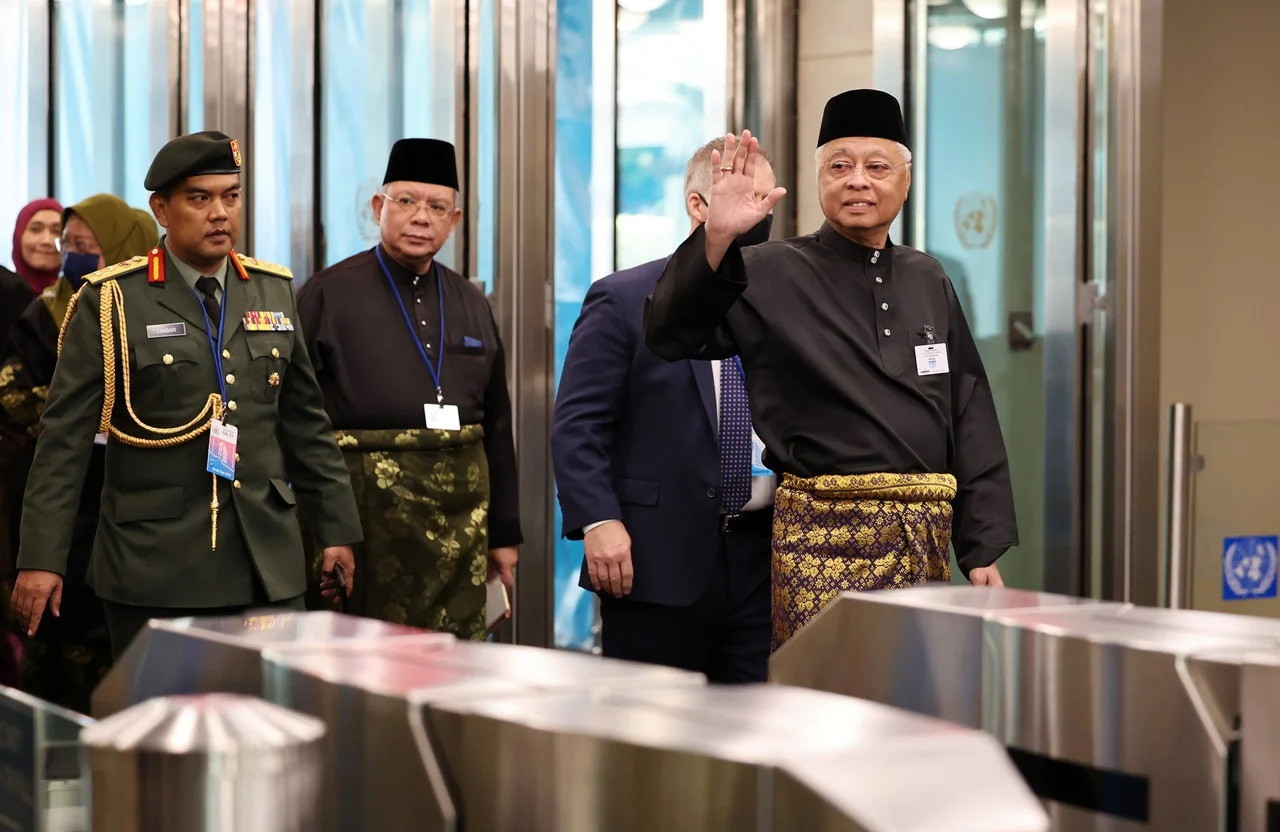 Datuk Seri Ismail Sabri Yaakob’s (right) effort to promote Bahasa Malaysia on the international stage, sets him apart from past leaders, given the added value of promoting the nation’s image globally, says several academicians. – Bernama pic, November 10, 2022