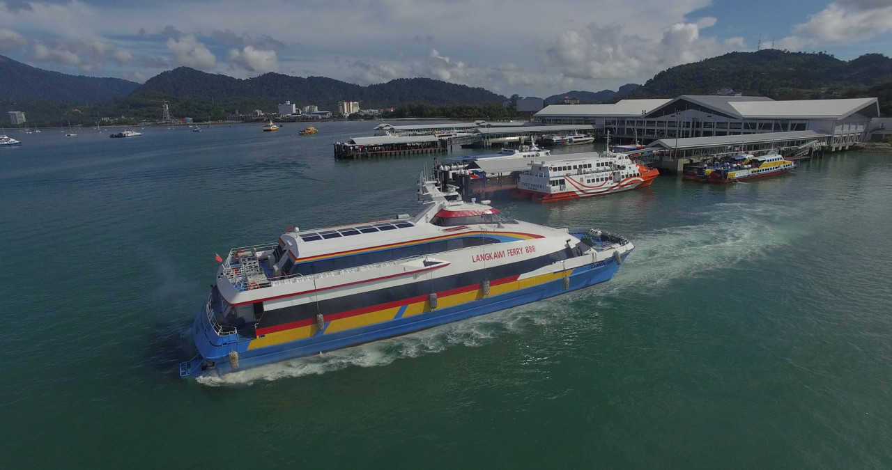 During low-tide season, ferries in Kuala Kedah and Perlis jetties cannot function 100% and services may be totally halted. Therefore, Langkawi residents working on the mainland sometimes do not have a choice but to take a flight back home. – Kedah Langkawi Ferry Facebook pic, March 6, 2023.