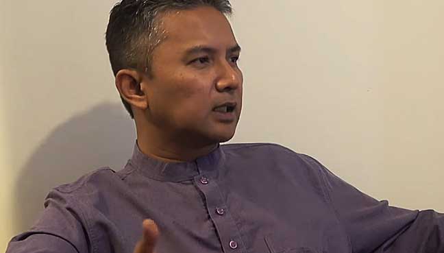UUM senior lecturer Kamarul Zaman Yusoff says he had only reminded the people not to bestow excessive praise on Steven Sim as the giving of his aid appears to have been orchestrated to raise his image as a politician.  – Screen grab, April 22, 2021
