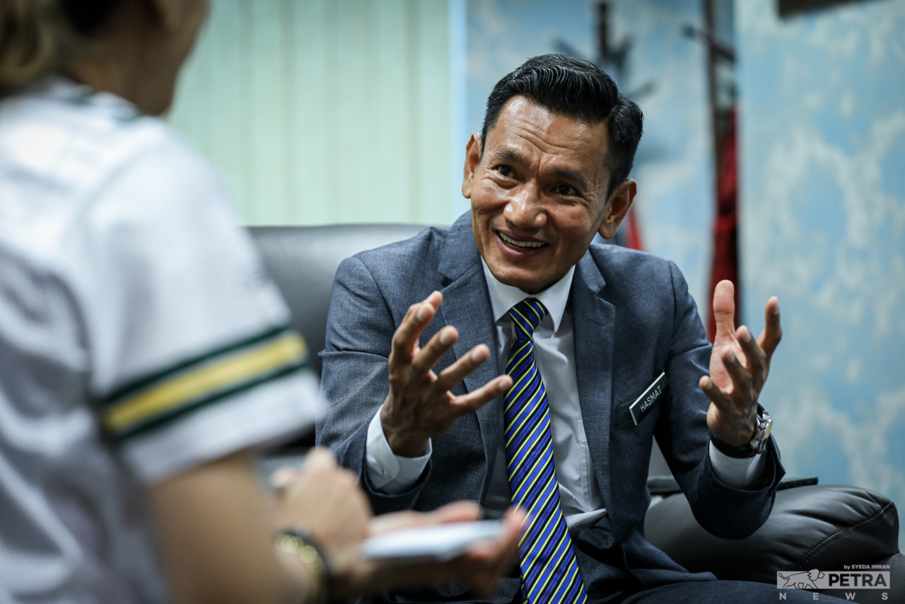 As the first Malaysian to win a gold medal at the UCI Asian Road Cycling Championships in 2018, Dr Norhasmat Abdul Aziz says that staying fit as a rider requires one to focus on training 30% of the time while the rest revolves around one’s lifestyle choices − what you eat, your recovery time and social life. – SYEDA IMRAN/The Vibes pic, May 22, 2022
