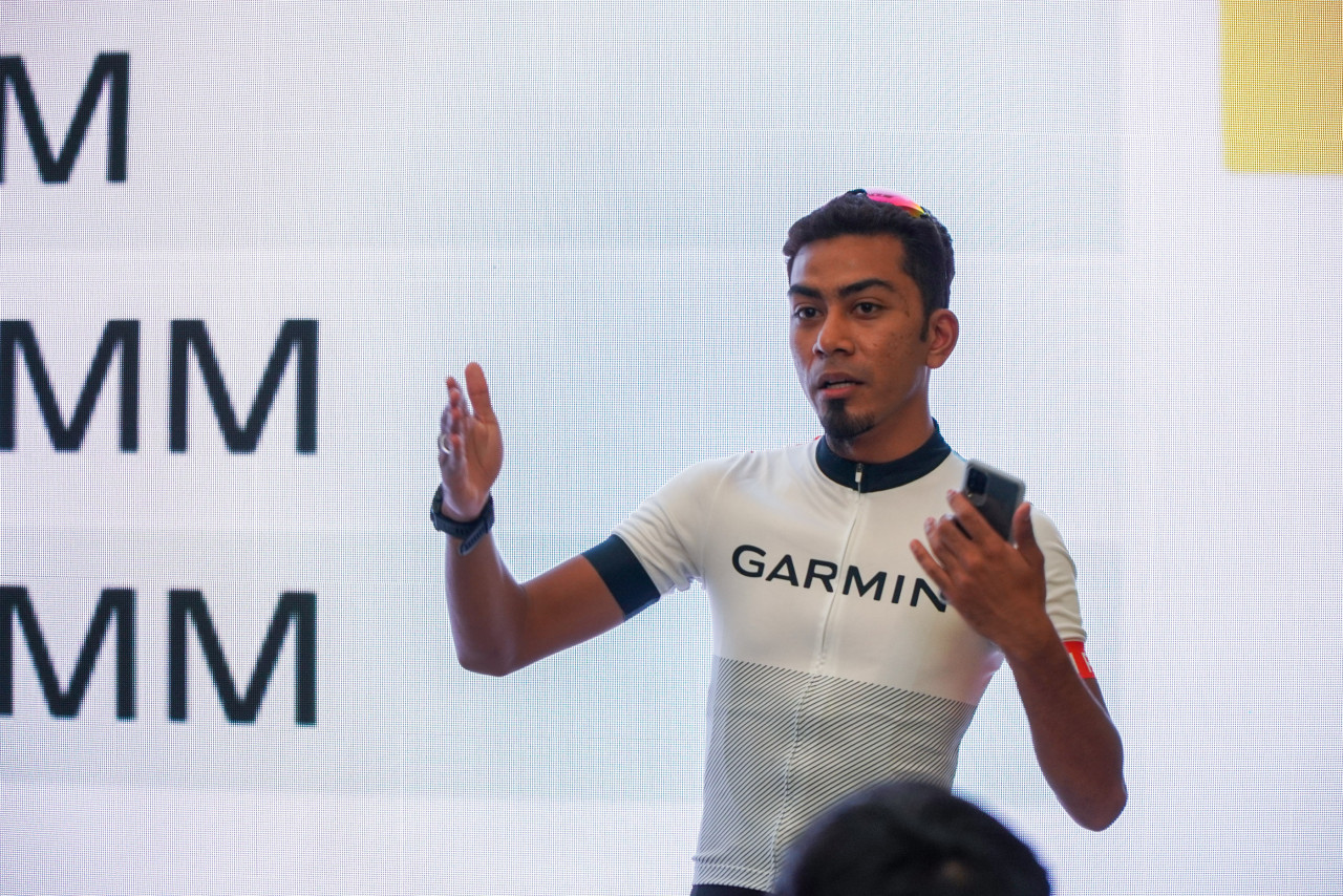 Garmin Run Club Head Coach Mohd Akashah Izhar advises cyclists to pay equal attention to a balanced diet, at least three to four days leading up to the event by adopting the “quarter quarter half” meal intake guide. – Pic courtesy of Muse Group Asia, May 23, 2022