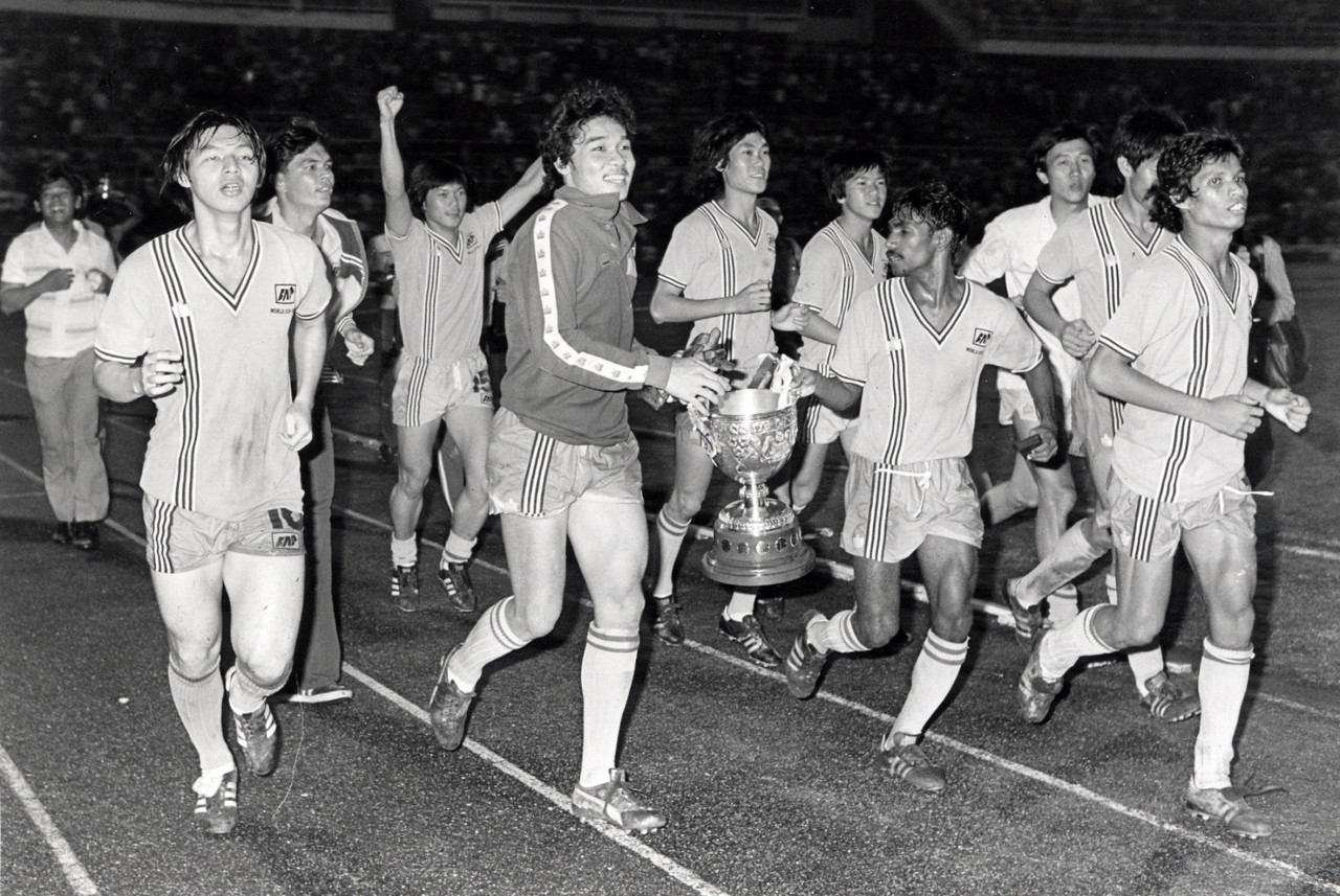 Singapore players doing a lap of honour after beating Penang 3-2 in the 1977 Malaysia Cup final. - Straits Times Singapore pic, September 26, 2021