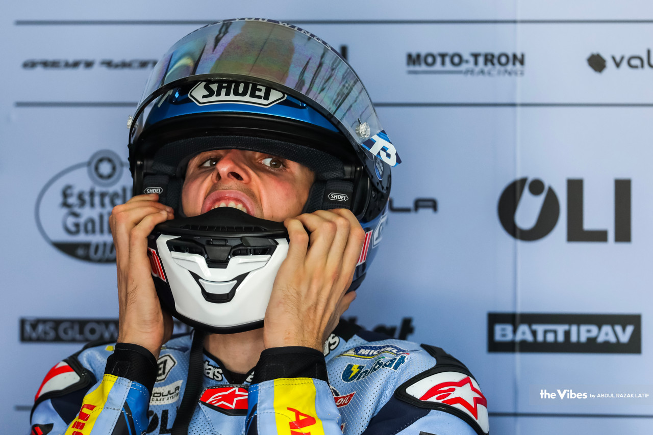 Alex Marquez of Gresini Racing puts on his helmet at the pitlane. The Spanish rider came in ninth on the timing sheets for the last day of testing at SIC. – ABDUL RAZAK LATIF/The Vibes pic, February 16, 2023