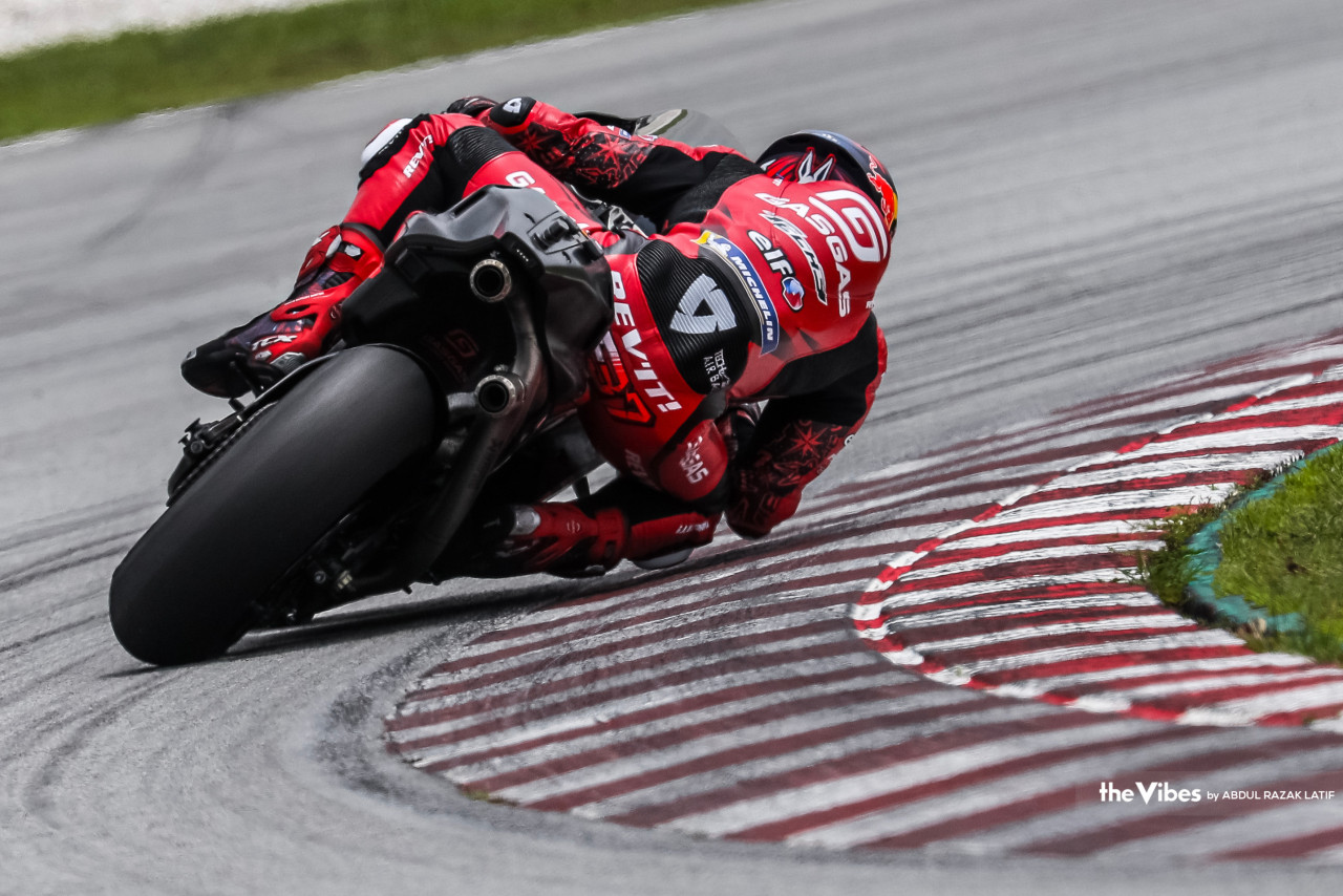 Tech3 Gasgas Factory Racing’s Augusto Fernandez will have his work cut out and he only managed to finish in the bottom half of the timing sheets during the three-day testing period. – ABDUL RAZAK LATIF/The Vibes pic, February 16, 2023