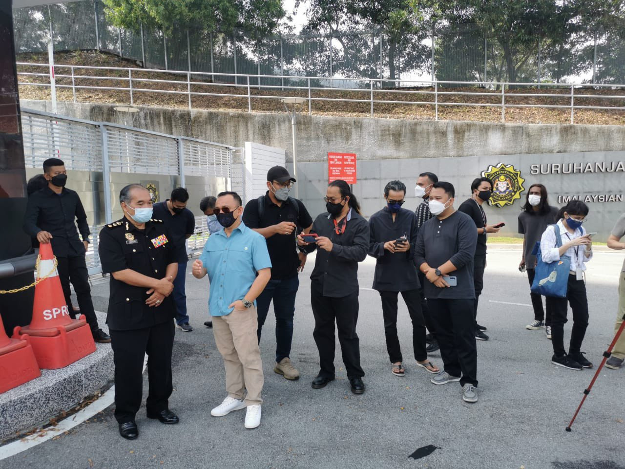 Simpang Renggam MP Maszlee Malik (second from left) pictured in front of the Malaysian Anti-Corruption Commission headquarters today after handing over a memo to the commission calling for a halt in investigations against whistle-blowers. – Maszlee Malik Twitter pic, January 13, 2022