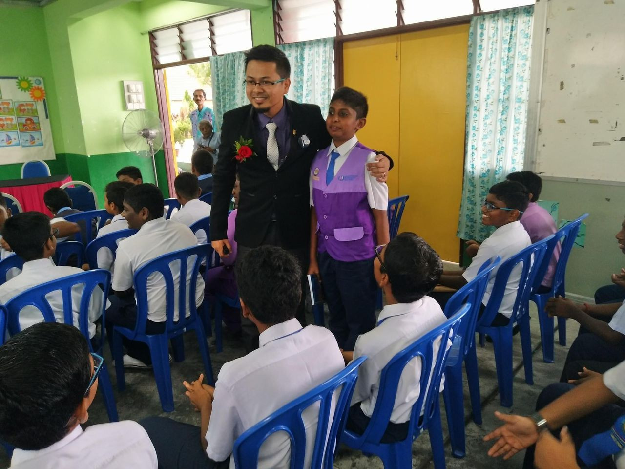 Assoc Prof Mohammad Rahim Kamaluddin who attended a Tamil primary school gives talks to Tamil schoolchildren – at over 200 primary schools so far – motivating and encouraging them to excel in their studies and to succeed at all levels. – Facebook pic, February 6, 2022