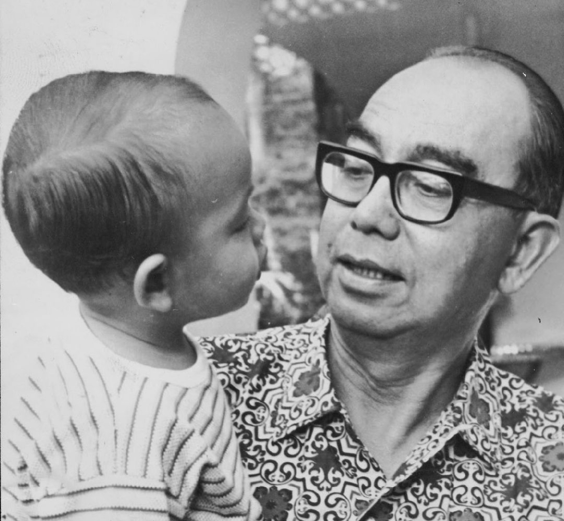 Datuk Seri Nazir Razak says he has never wavered from being enormously proud of his father’s, Tun Abdul Razak Hussein (right), selfless dedication to the young nation. – Nazir Razak Instagram pic, November 8, 2021