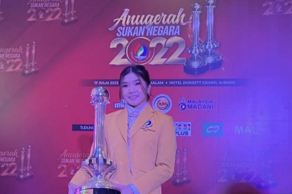 National rhythmic gymnast Ng Joe Ee (pic), who clinched two golds in the ball and ribbon disciplines at the 2022 Commonwealth Games, has been crowned National Sportswoman ahead of divers Datuk Pandelela Rinong and Nur Dhabitah Sabri as well as Nur Ain Syuhada Mohd Asri (petanque) and Nur Amisha Azrilrizal (Muay Thai). – Bernama pic, July 17, 2023