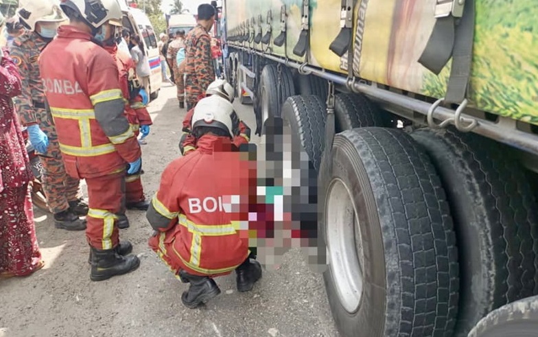 Residents of Kg Teluk Gong urge the authorities to solve the high traffic volume of heavy vehicles and poor road conditions of Jalan Teluk Gong as nearly 100 residents hold a peaceful demonstration. – Social media pic, March 25, 2023