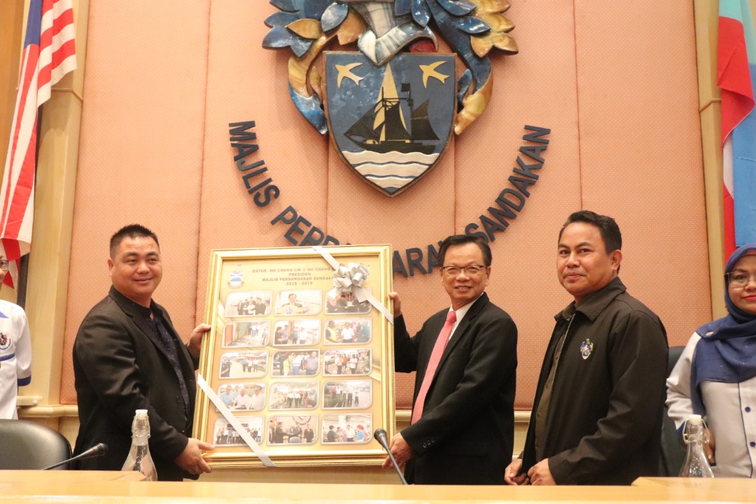 Independent candidate Datuk Peter Hii Chang Lik is known as the Sandakan Municipal Council president from 2018 to 2019. His revamp and improvement of the council is widely recognised by locals. – The Vibes pic, November 12, 2022
