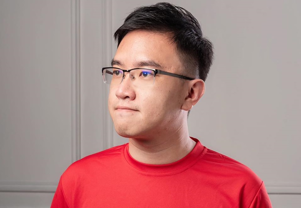 Former state youth and sports minister Phoong Jin Zhe says vacancies dropped sharply from 11,815 positions in July 2019 to only 1,712 in July last year – a whopping 10-fold decline. – Twitter pic, April 11, 2021