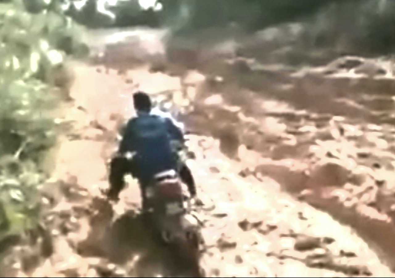 A villager on a motorcycle got stuck on a muddy road in the Baram district while trying to go to the voting station. – Pic courtesy of Peter Kallang, December 18, 2021