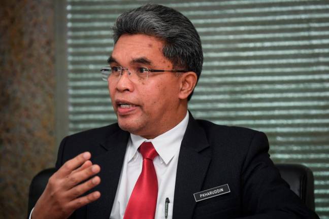 The Education Ministry’s Examinations Syndicate director, Datuk Pkharuddin Ghazali, says if the SPM format is changed arbitrarily, the certificates will be invalid, and Malaysian students will not be able to pursue further studies abroad. – Bernama pic, February 16, 2021